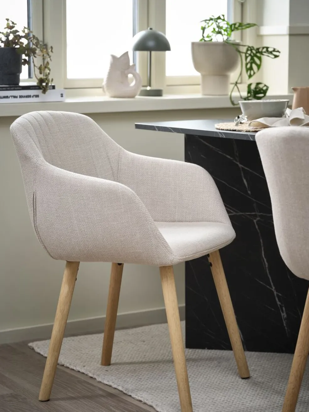 ADSLEVSilla de comedor ADSLEV tela beis/color roble natural