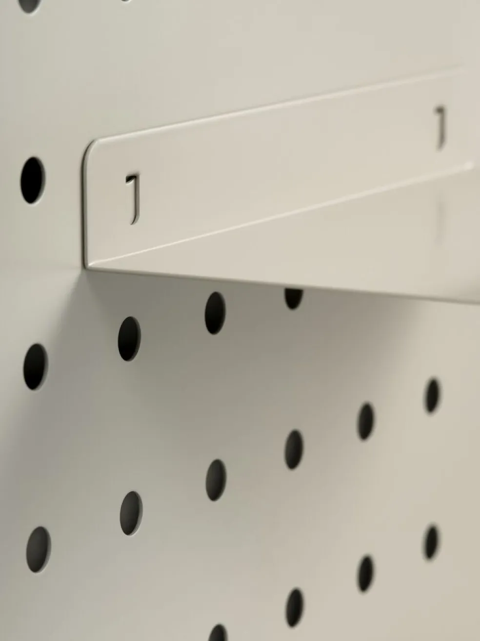 FUNDERPanel perforado FUNDER 52x42 con accesorios beis