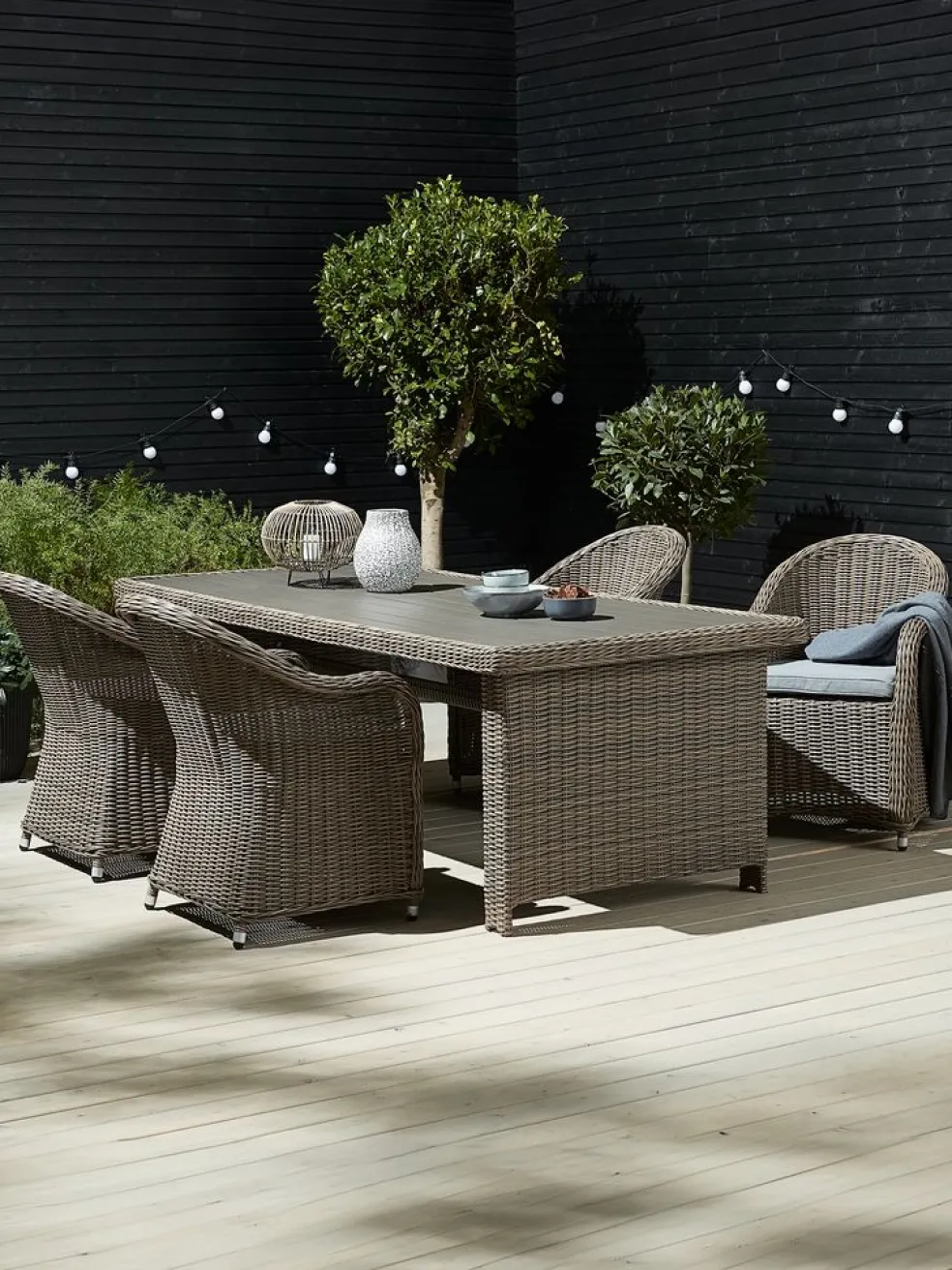 GAMMELBYMesa GAMMELBY L225 + 4 sillas GAMMELBY gris