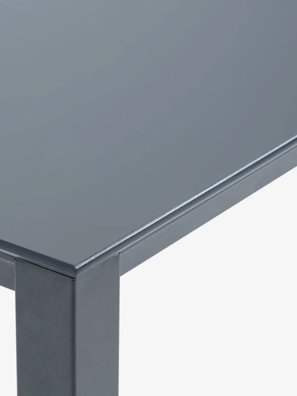 LANGET + TRILLEVALLENMesa LANGET L207 + 4 sillas TRILLEVALLEN negro