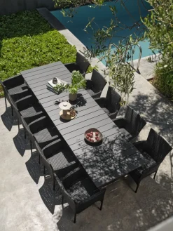 MOSS + AIDTMesa MOSS L214/315 gris + 4 sillas AIDT negro