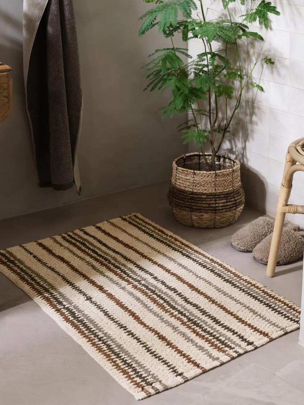 SUNDBORNPLUSAlfombrilla de baño SUNDBORN 60x90 rayas