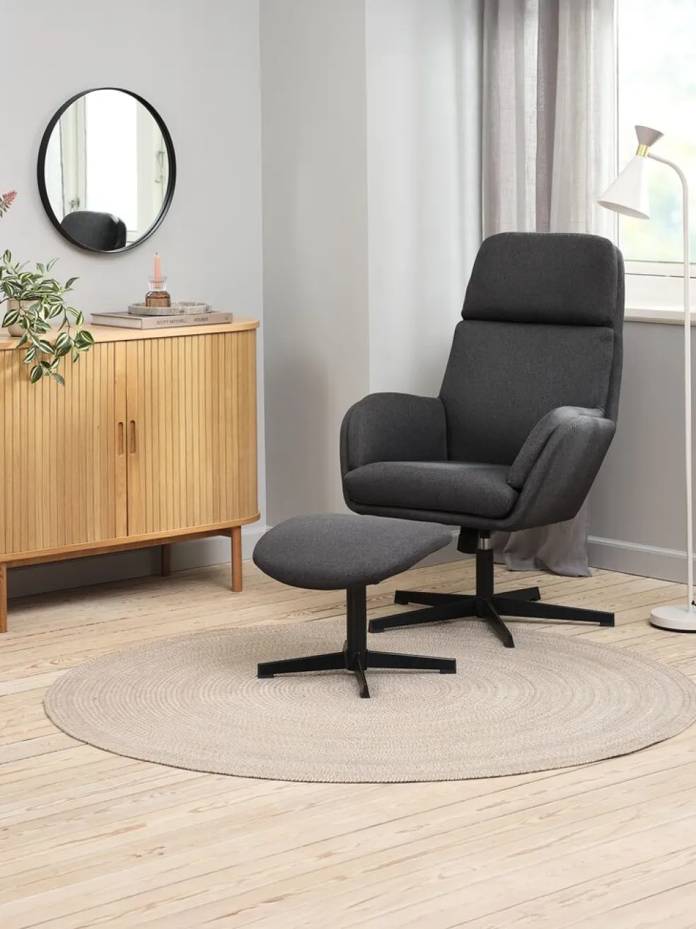TANKEDALSillón reclinable con reposapiés TANKEDAL tela gris oscuro