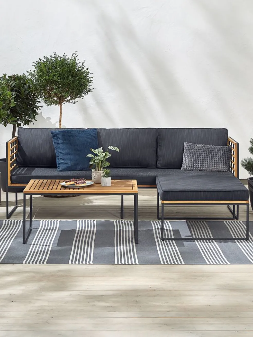 UGILTMesa de centro de exterior UGILT A60xL90 madera dura